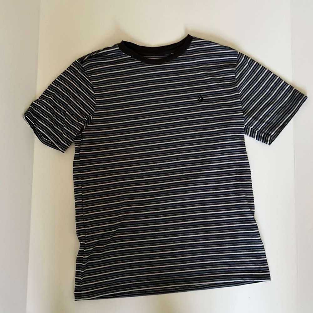 Volcom modern fit T-shirt for boys size Medium